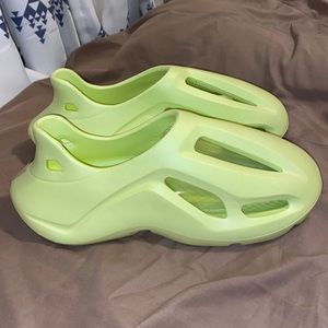 EVA Foam Future RNNR Foam Runner Highlighter Volt Mens Size 12-13 (46-47) New